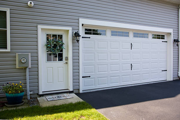 24/7 Emergency Garage Door Panel Replacement experts in Ridge Manor, FL